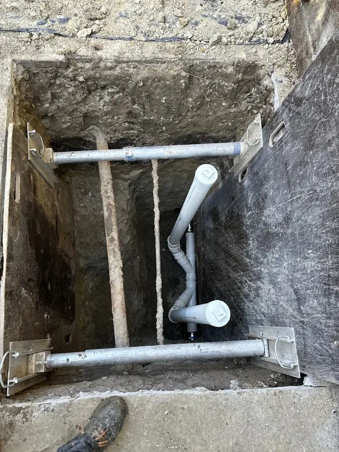 Experienced plumber completing Gas Line Repair work in Clay